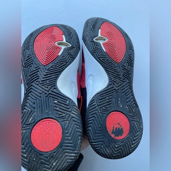 Nike Kyrie  Flytrap Mens red/ Black Basketball Shoes Sz 8 - Picture 12 of 12